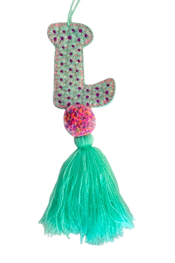 Letter Pom – L14