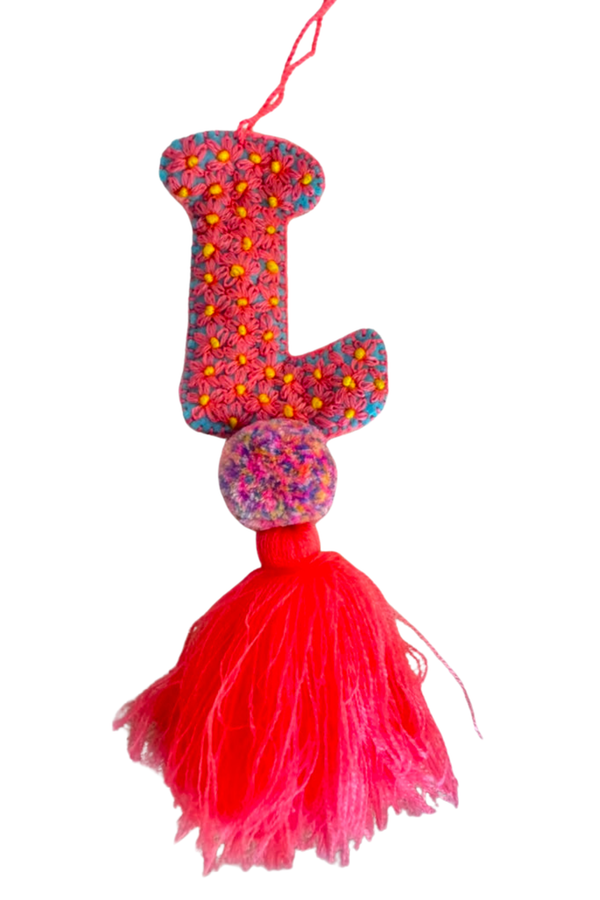 Letter Pom – L8